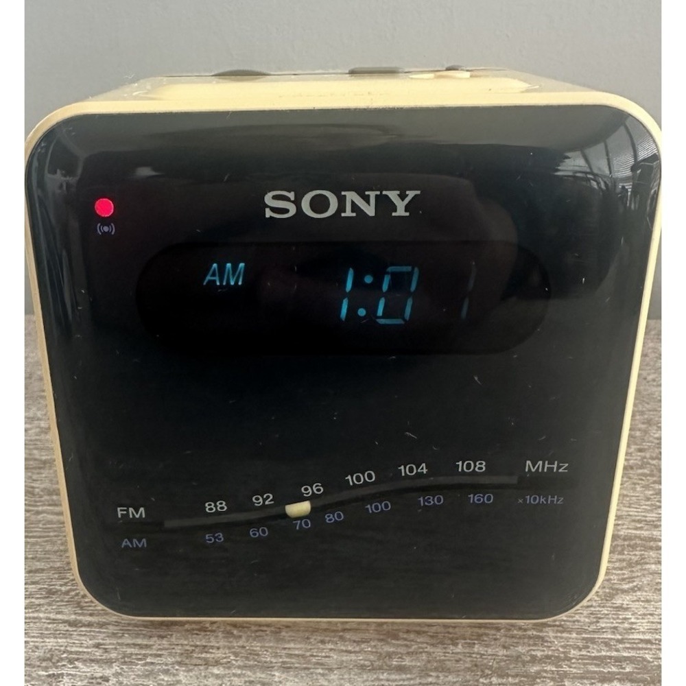 Vintage Sony Dream Machine ICF-C10W AM/FM Digital Clock Radio Beige Tested Works
